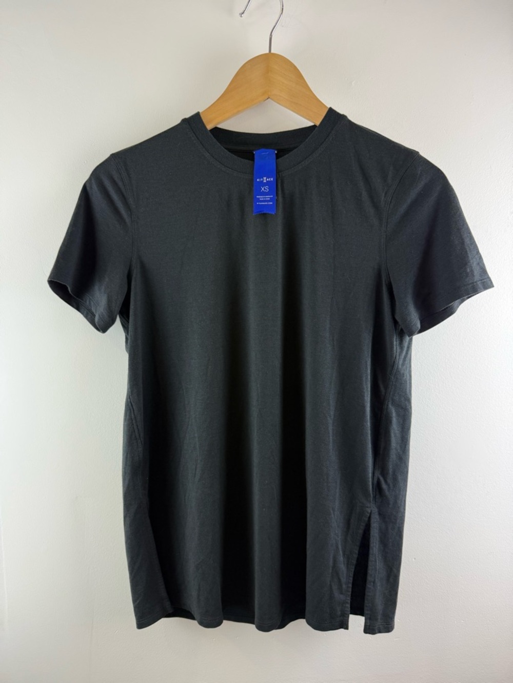 Kit and Ace Technical Jersey Crew Neck Tee Black XS Women Side Slit